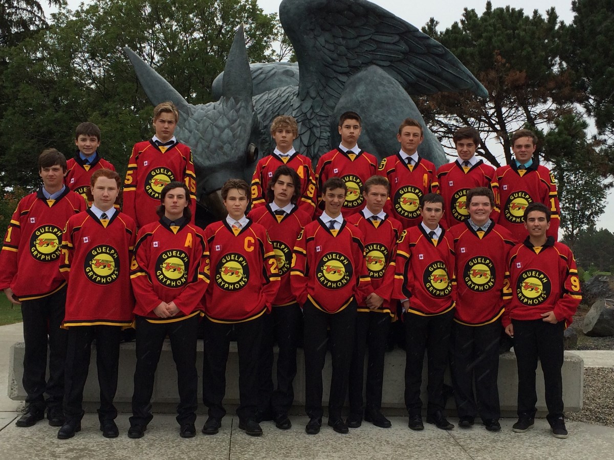 Minor_Midget_team_pic_at_statue.jpg